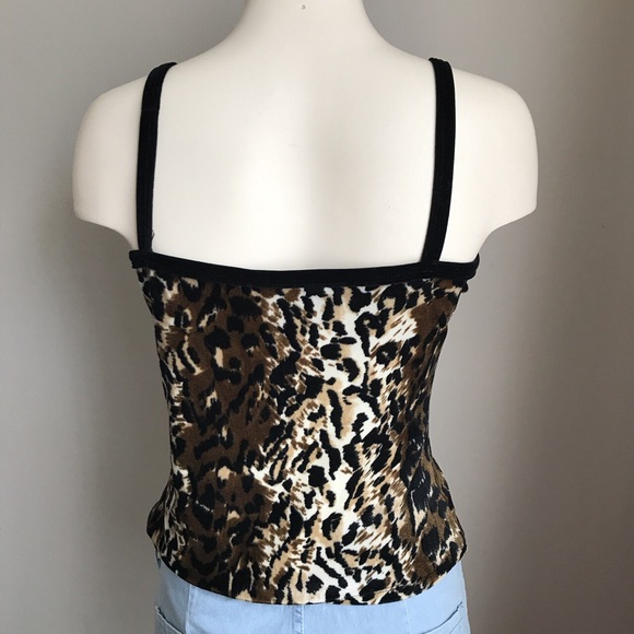 🦋✨ 2/15$ TOPS ✨🦋 Cheetah velvet top - Picture 5 of 6
